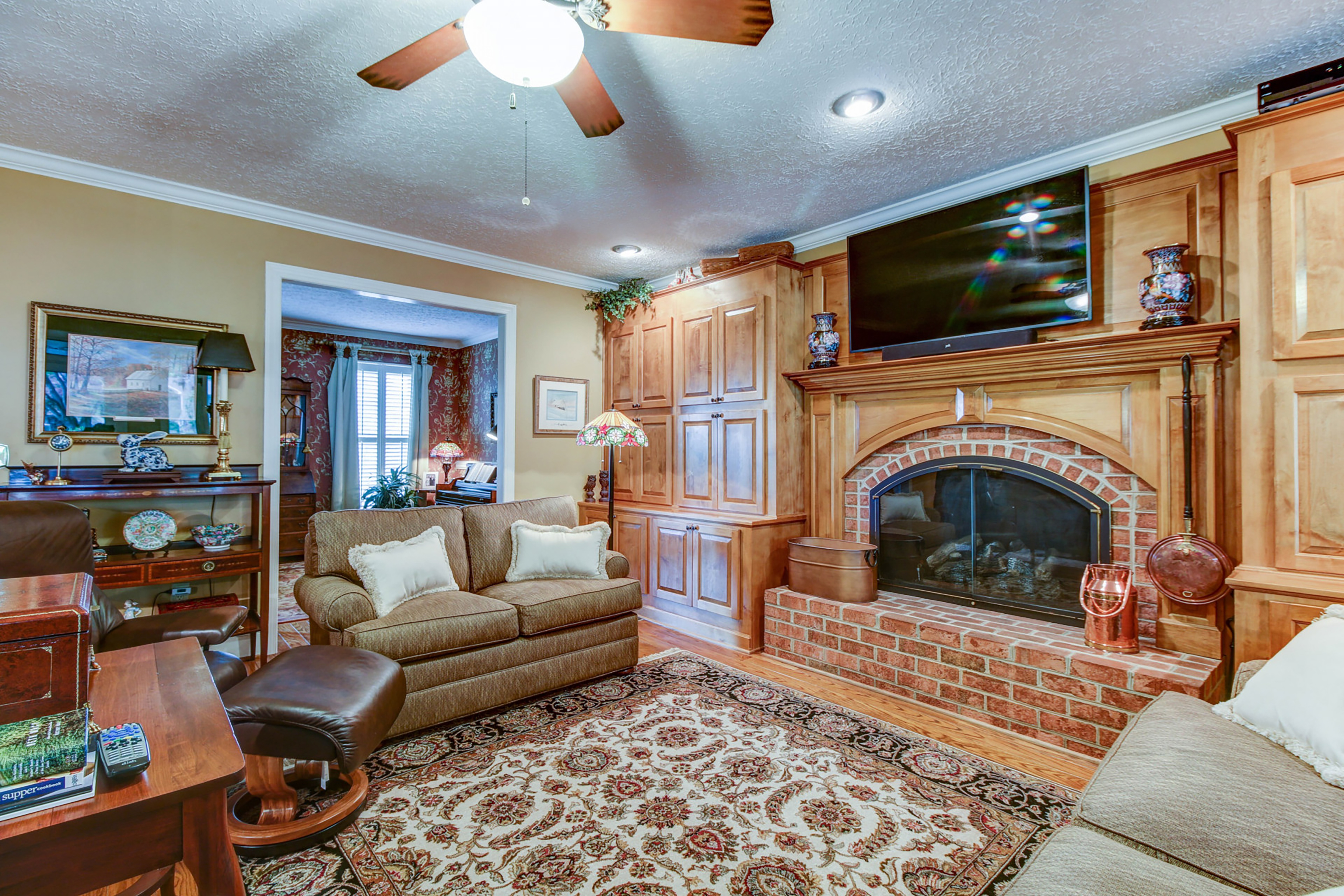 1579 Irving Road - Family Room
